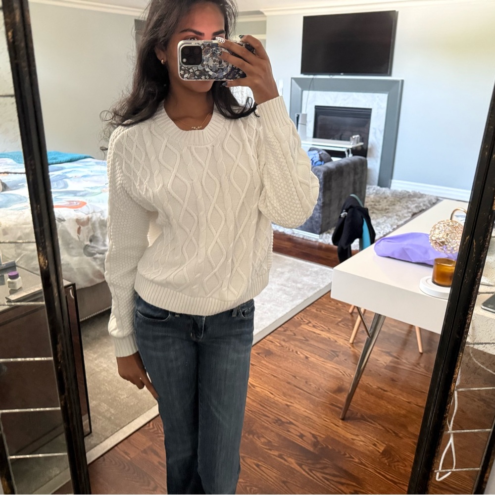 hollister vintage rory gilmore white cable knit in size small 🍁🍁